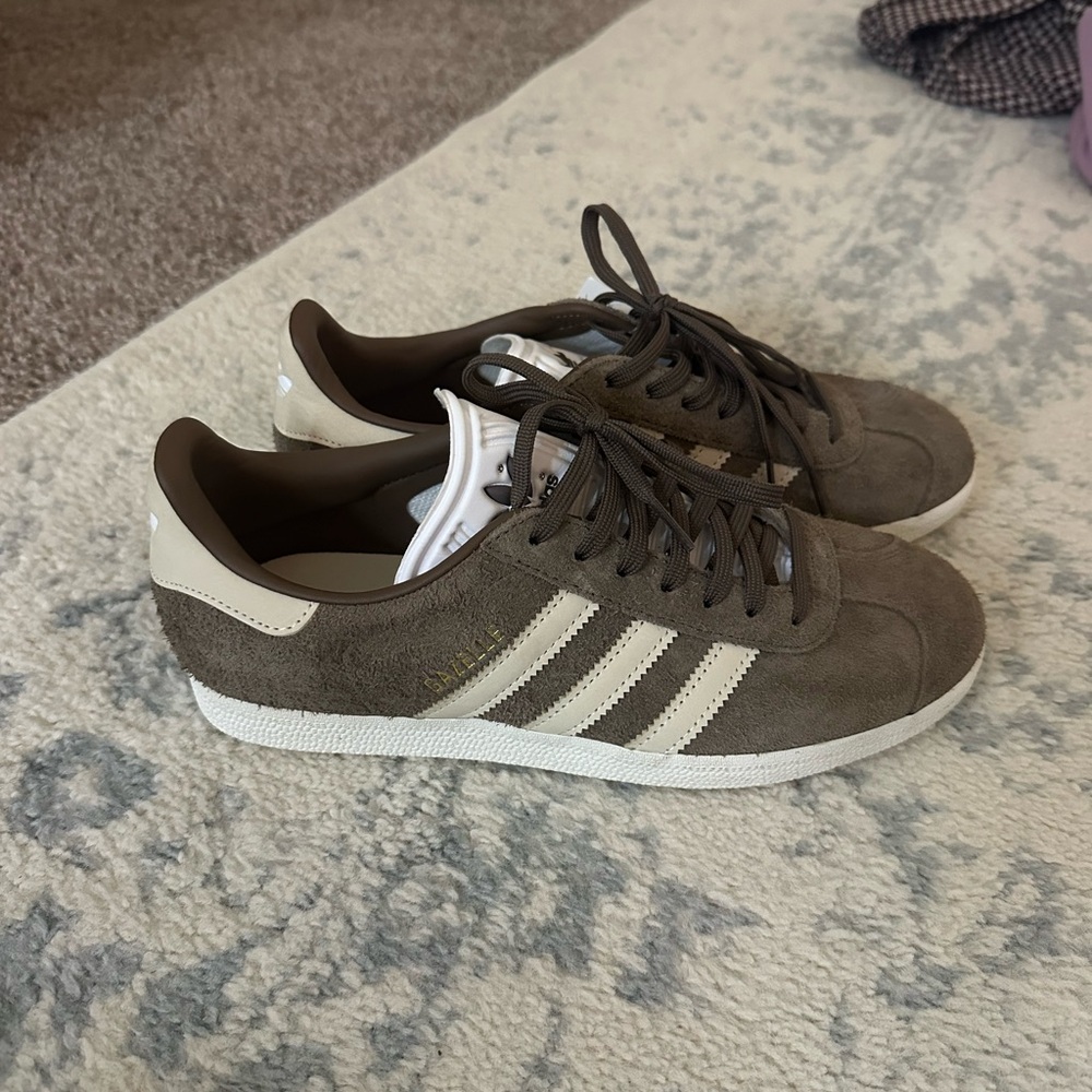 Adidas Sneakers